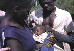Este es el hijo de la madre muerta, muchas de estas muertes se evitarian si contaran con una asistencia hospitalaria adecuada.