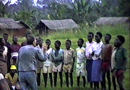 HELIODORO DIRIGIENDO EL CORO DE ALUMNOS DE LEGU
